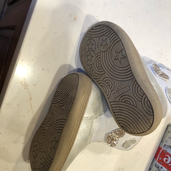 Size 4t Carters gold glitter heart boots - Picture 3 of 3